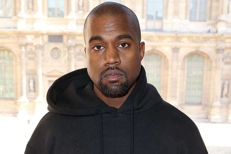 Kanye West mostró su dentadura postiza de titanio valuada en $850,000 USD